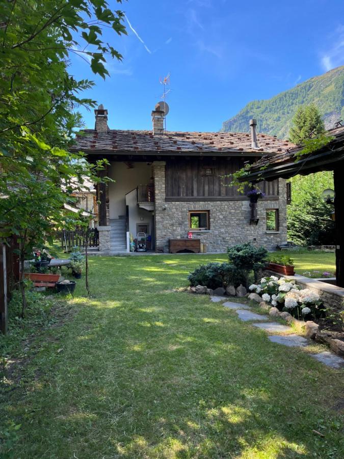 Chalet Blanc "Coeur Sapin" Courmayeur Exterior foto